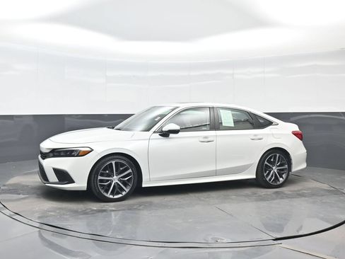 Used 2022 Honda Civic Touring image 2