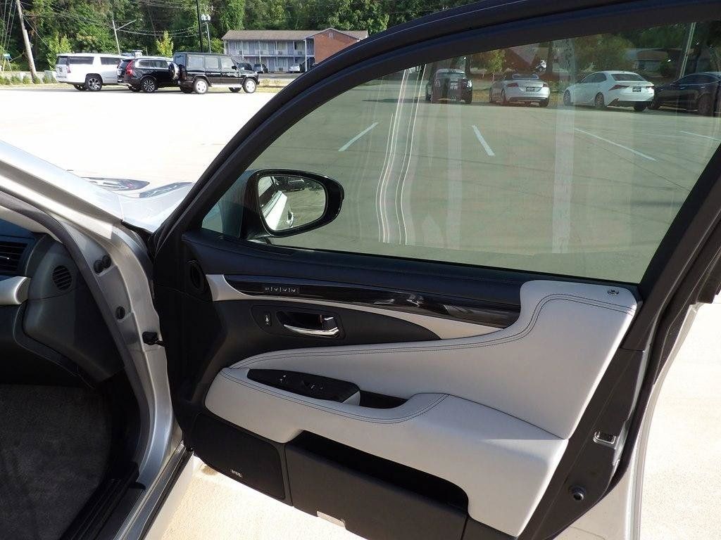Used 2014 Lexus LS 460 w/ Comfort Package RWD image 70