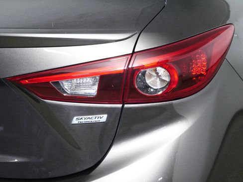 Used 2018 MAZDA MAZDA3 Grand Touring w/ Premium Equipment Package image 17