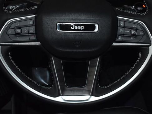 New 2025 Jeep Grand Cherokee Limited image 23