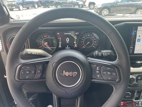 Certified 2025 Jeep Wrangler Unlimited Rubicon AWD/4WD image 29
