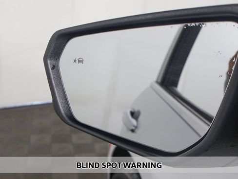 Used 2023 Chevrolet Equinox Premier FWD image 4