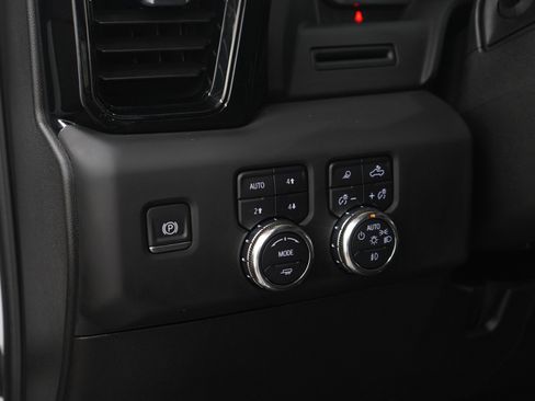 Used 2024 GMC Sierra 2500 AT4 w/ AT4 Preferred Package AWD/4WD image 27