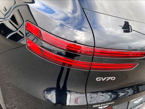 Certified 2025 Genesis GV70 2.5T Select w/ Select Package image 29