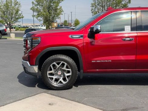 Used 2022 GMC Sierra 1500 SLT w/ SLT Premium Package AWD/4WD image 8