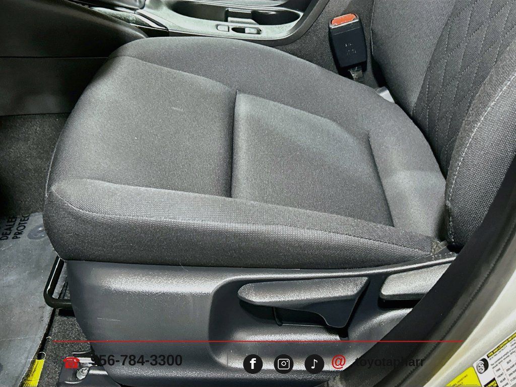 Used 2025 Toyota Corolla LE FWD image 17
