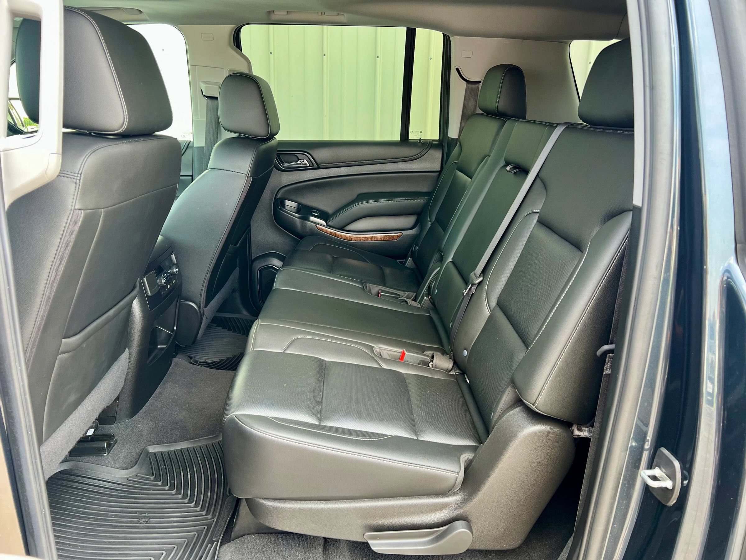 Used 2020 Chevrolet Suburban Premier AWD/4WD image 34