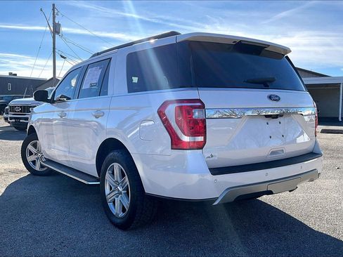 Used 2018 Ford Expedition XLT w/ Equipment Group 202A AWD/4WD image 6