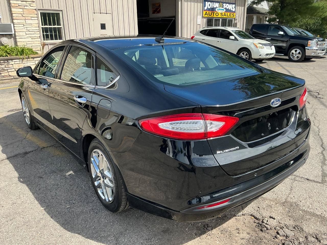 Used 2016 Ford Fusion SE FWD image 6