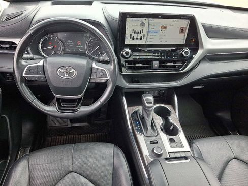 Certified 2022 Toyota Highlander Platinum image 16