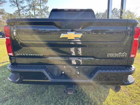 Used 2025 Chevrolet Silverado 2500 High Country w/ Technology Package image 6