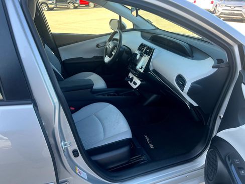 Used 2017 Toyota Prius Two image 8
