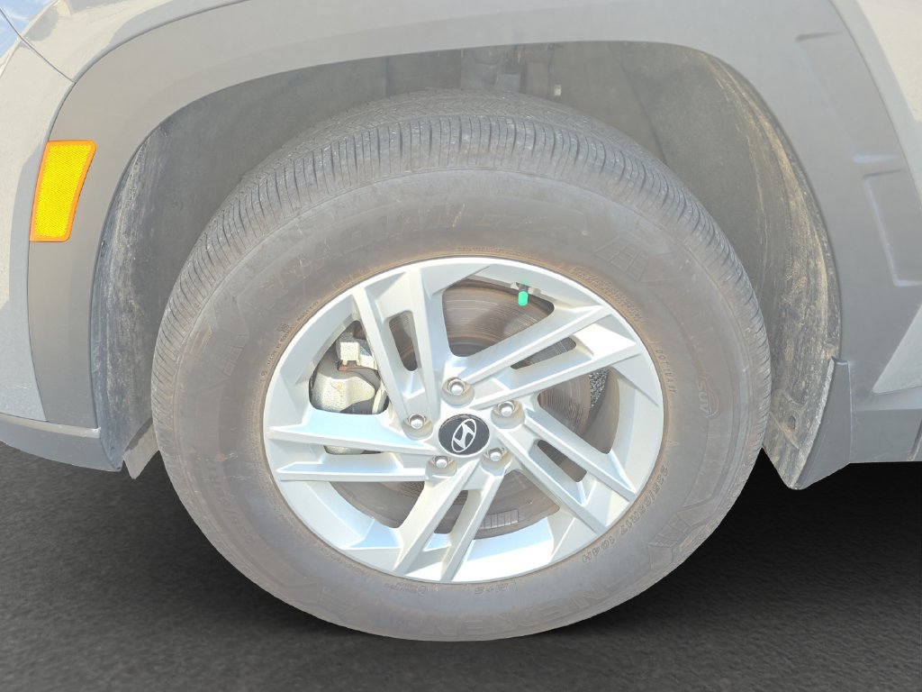 Used 2025 Hyundai Tucson SE AWD/4WD image 4