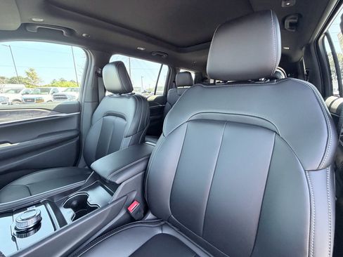New 2026 Jeep Grand Cherokee L Limited RWD image 23