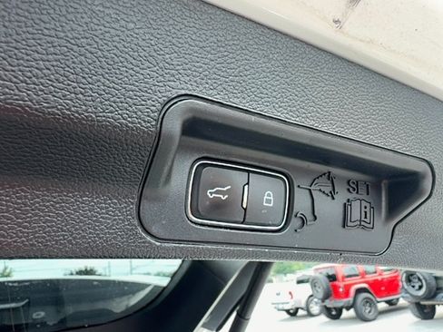Used 2020 Ford Explorer XLT w/ Equipment Group 202A AWD/4WD image 11