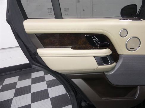 Used 2018 Land Rover Range Rover HSE image 26