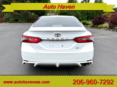 Used 2019 Toyota Camry SE FWD image 5