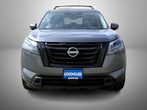 Used 2024 Nissan Pathfinder SV w/ Black Appearance Package AWD/4WD image 2