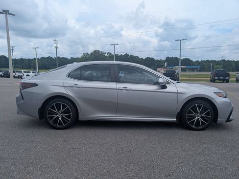 Used 2024 Toyota Camry SE FWD image 6
