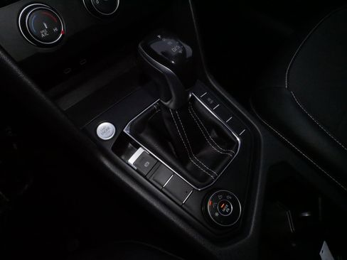 Certified 2022 Volkswagen Taos SE image 25