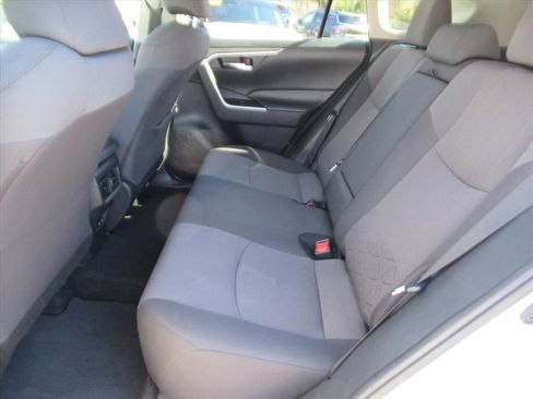 Used 2020 Toyota RAV4 XLE image 27