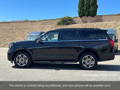 Used 2025 Ford Expedition Active AWD/4WD image 3