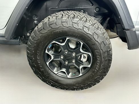 Used 2023 Jeep Wrangler Unlimited Rubicon 4xe w/ Cold Weather Group AWD/4WD image 11