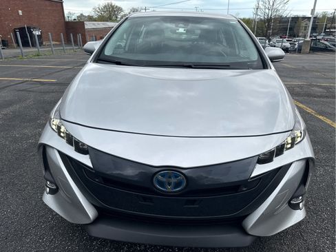 Used 2020 Toyota Prius Prime Limited image 2