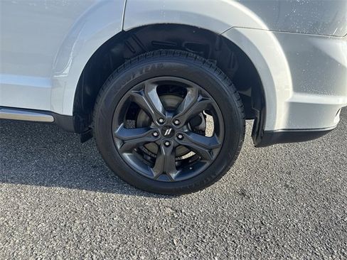 Used 2019 Dodge Journey Crossroad image 32