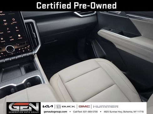 Used 2024 GMC Acadia Elevation image 16