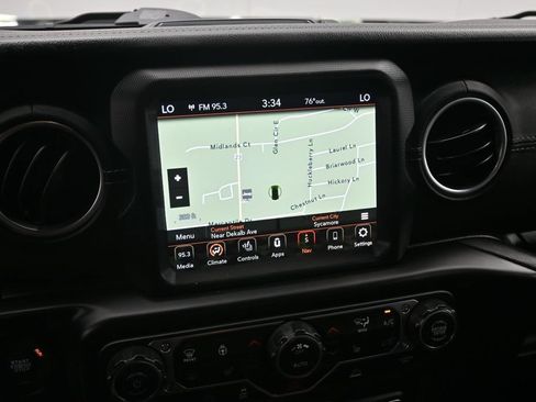 Used 2022 Jeep Wrangler Unlimited Sahara w/ Cold Weather Group AWD/4WD image 17