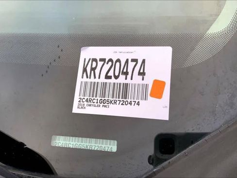 Certified 2019 Chrysler Pacifica Limited image 33