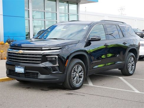 Certified 2025 Chevrolet Traverse LT image 2