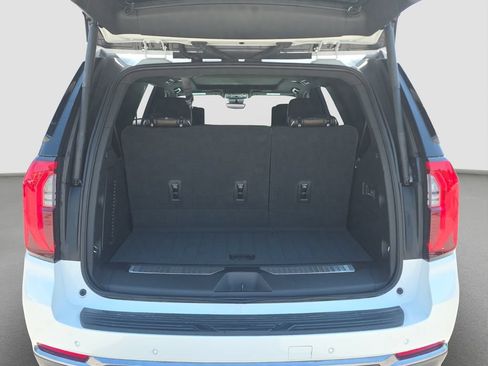 Used 2025 GMC Yukon Denali Ultimate AWD/4WD image 17