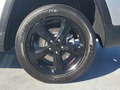 New 2025 Jeep Grand Cherokee L Altitude image 6