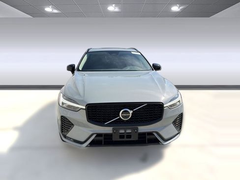 Used 2025 Volvo XC60 B5 Plus image 6