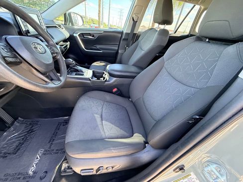 Used 2021 Toyota RAV4 XLE image 5
