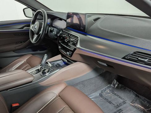 Used 2021 BMW M550i xDrive w/ Dynamic Handling Package image 34