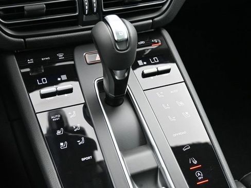 Certified 2025 Porsche Macan AWD/4WD image 13