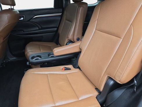 Used 2019 Toyota Highlander Limited FWD image 14