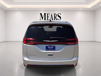 Used 2024 Chrysler Pacifica Touring-L