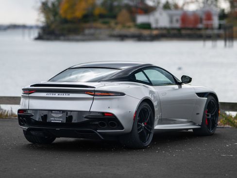 Used 2023 Aston Martin DBS Coupe image 38