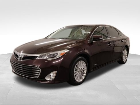 Used 2013 Toyota Avalon Limited w/ Technology Pkg FWD image 5
