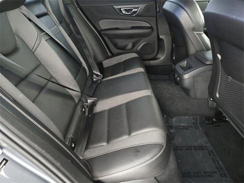 Used 2019 Volvo S60 T5 R-Design image 16