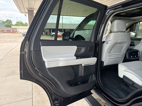 Used 2025 Ford Expedition Platinum w/ Platinum Ultimate Package AWD/4WD image 22