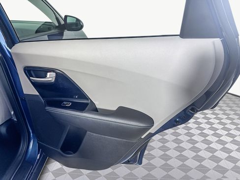 Used 2022 Kia Niro LXS image 28