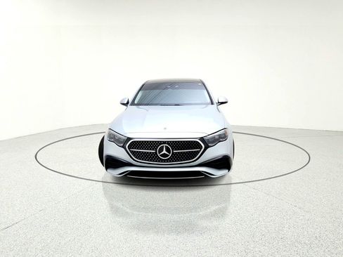 Used 2025 Mercedes-Benz E 450 4MATIC Sedan image 3
