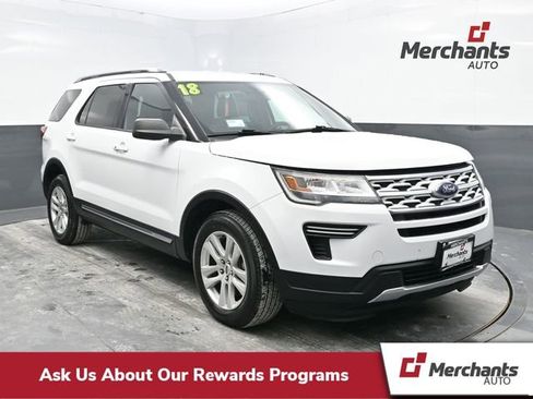 Used 2018 Ford Explorer XLT image 1