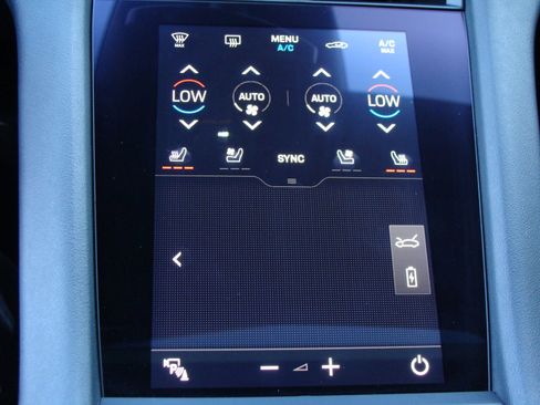 Used 2022 Porsche Taycan image 23