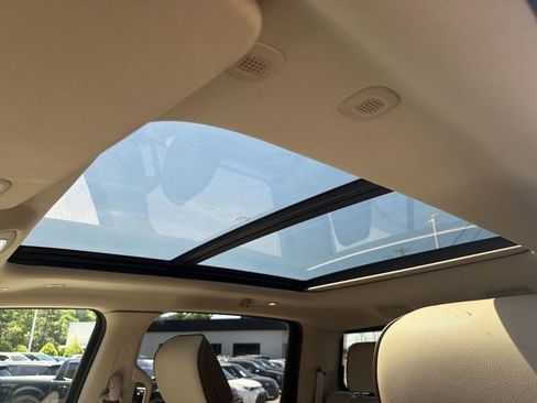 Used 2019 RAM 1500 Laramie AWD/4WD image 22